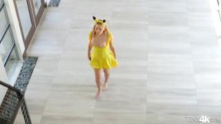 Фото Огромным членом трахнул девушку в желтом платье